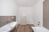 Badezimmer (Referenzbild) - Etagenwohnung mit 70,00 m&sup2; in Borna zur Miete