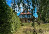Hausansicht - Historisch bedeutsames Anwesen mit parkähnlichem Wassergrundstück