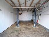 Fahrzeug-Garage mit Hebebühne - 