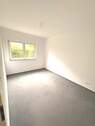 Schlafzimmer mit viel Stellplatz - 