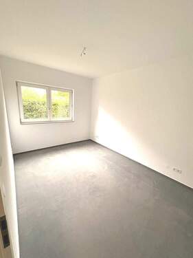 Schlafzimmer mit viel Stellplatz - 