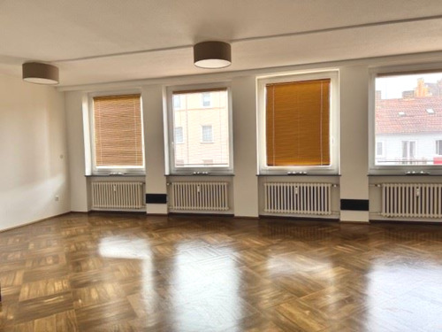 Yogaraum_Fenster - 5 Zimmer Büro in Kassel