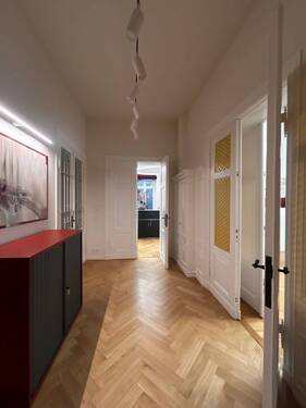 Empfangsbereich mit Parkett - Büro mit 328,00 m&sup2; in Görlitz zur Miete