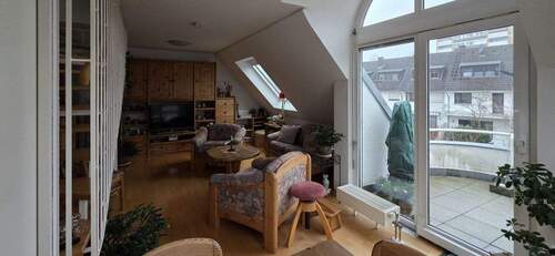 Wohnzimmer mit Terrassenzugang - Etagenwohnung mit 78,00 m&sup2; in Wiesbaden zum Kaufen