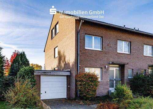 Vorderansicht - Großzügige Doppelhaushälfte mit unverbauter Aussicht!