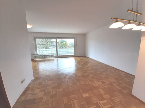 großes Wohnesszimmer - 2 Zimmer Etagenwohnung in Düsseldorf