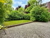 Terrasse mit Blick in den Garten - 