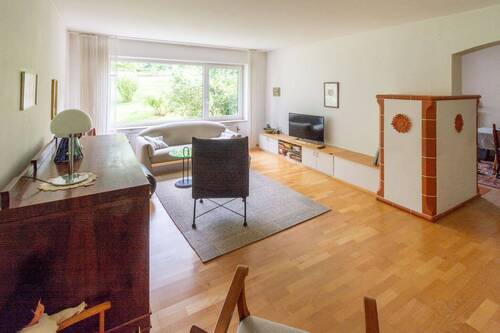 Wohnzimmer_mit_Kachelofen.jpg - 