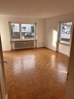 Wohnzimmer - 2 Zimmer Etagenwohnung zur Miete in München