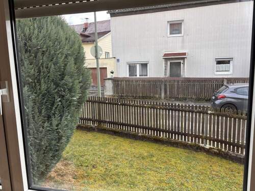 Blick in den Garten - Etagenwohnung mit 65,00 m² in München zur Miete