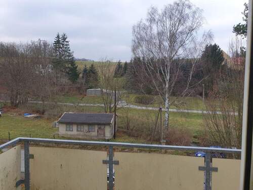 Ausblick Balkon - geräumige 2-Raumwohnung mit Balkon in Bernstadt auf dem Eigen!