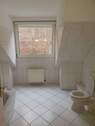 Badezimmer mit Fenster - 2 Zimmer Etagenwohnung zur Miete in Bernstadt auf dem Eigen