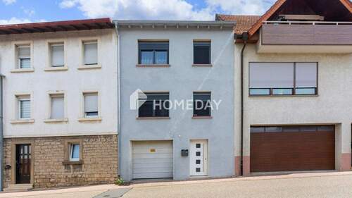 Außenansicht 1 - Geräumiges Reihenmittelhaus mit neuer Terrasse und direktem Garagenzugang - Ihr Traumzuhause!