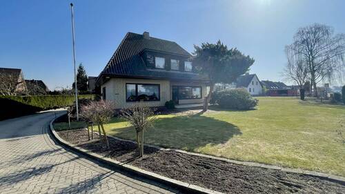 breite Auffahrt - 8 Zimmer Einfamilienhaus in Hamburg / Kirchwerder