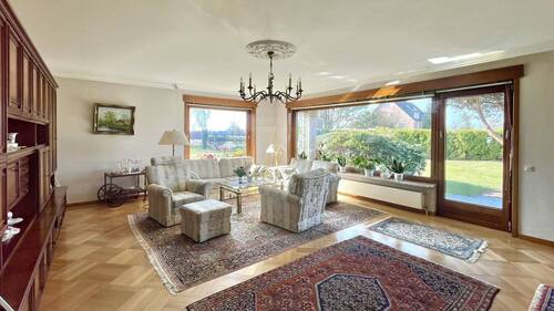 lichtdurchflutetes Wohnzimmer - 
