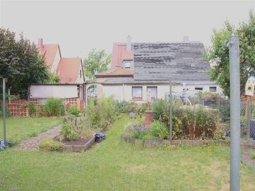 Blick über Grundstück - 