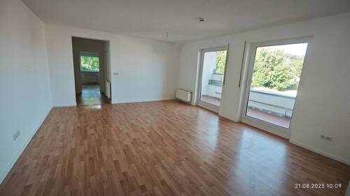 Wohnzimmer (2) - 3 Zimmer Etagenwohnung zur Miete in Waltershausen