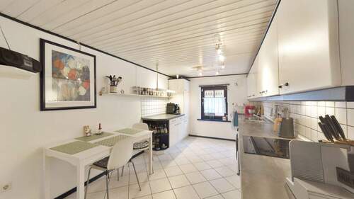 Küche - Fachwerkhaus mit Gartennutzung, Balkon und Garage