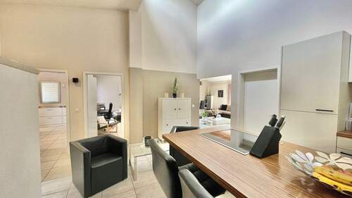 4-ZW / Flur mit offener Küche - 