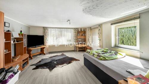 1. OG Schlafzimmer 1 1 - 