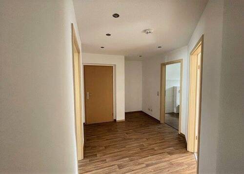 Flur - Etagenwohnung mit 64,70 m&sup2; in Oschersleben zur Miete