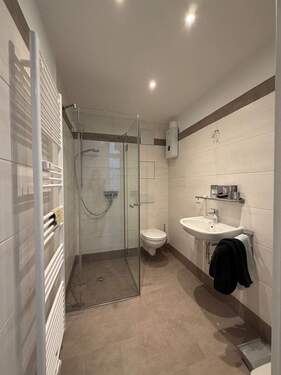 Modernes Badezimmer - 