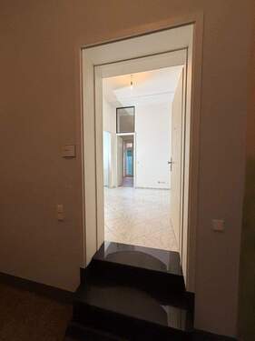 Eingang zur hellen Wohnung - 