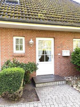 Vorne - 5 Zimmer Mehrfamilienhaus, Wohnhaus zum Kaufen in Harrislee