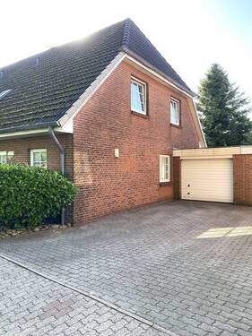 Garage - 5 Zimmer Mehrfamilienhaus, Wohnhaus in Harrislee