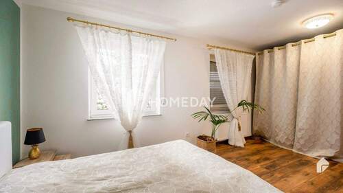 1. OG Schlafzimmer 2 - 