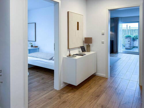 Flur mit Blick zu Terrasse - 
