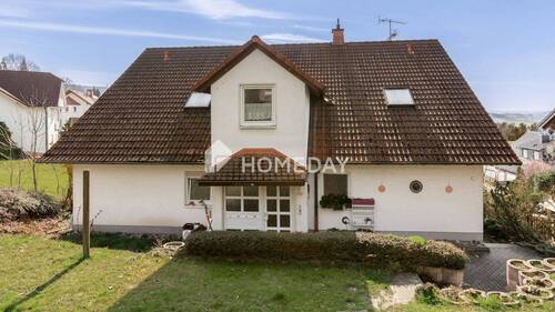 Außenansicht 2 - Teilvermietetes Mehrfamilienhaus mit 4 Einheiten, Balkonen, Terrasse und Stellplätzen