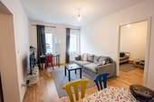 Wohnzimmer H4 - Sanierte 2 Zimmerwohnung in Wilmersdorf