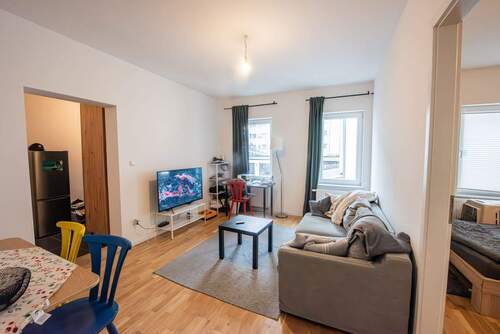 Wohnzimmer III H4 - 2 Zimmer Etagenwohnung in Berlin