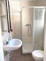 Gäste-WC mit Dusche im EG - 