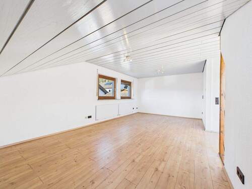 Wohnzimmer - 4 Zimmer Etagenwohnung zum Kaufen in Oberndorf am Neckar