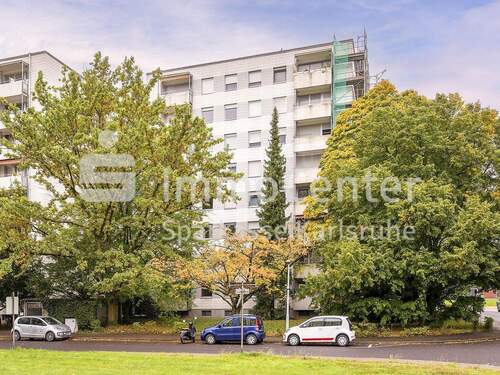 Außenansicht - Wohnen mit Weitblick: 3-Zimmer-Wohnung mit Balkon und Garage in der Karlsruher Nordweststadt