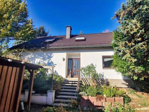 Haus Seitenansicht - 6 Zimmer Einfamilienhaus in Altenburg