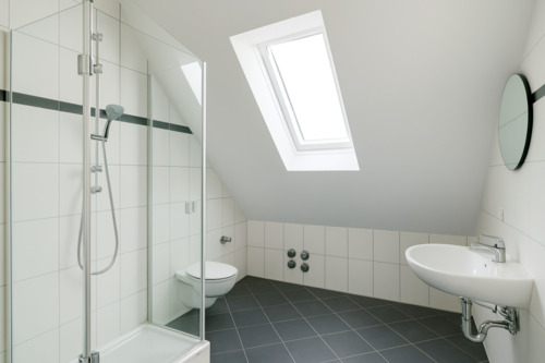 Wohnung 2 - Badezimmer im DG - 