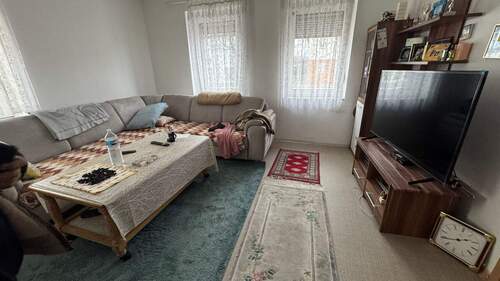 IMG_8526.jpg - Röthenbach b. Stein ! 3,5-Zi.-Altbau-Whg. 75 m², Erdgeschoss mit Garage