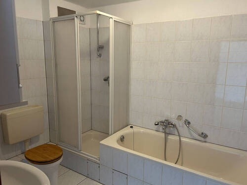 Bad mit Dusche und ... - 
