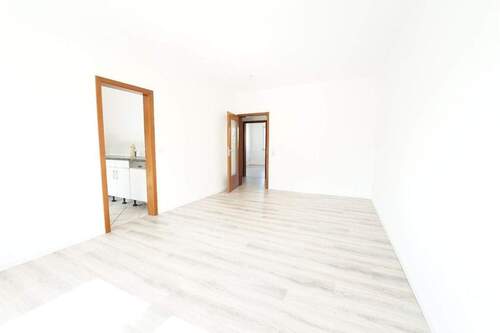 Wohnzimmer - 2 Zimmer Etagenwohnung in Dessau-Roßlau