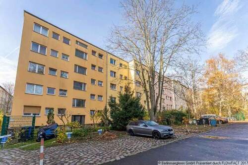 Parkplätze auf dem Hof - 