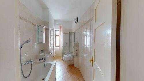 Bad OG - 9 Zimmer Mehrfamilienhaus, Wohnhaus in Aschersleben