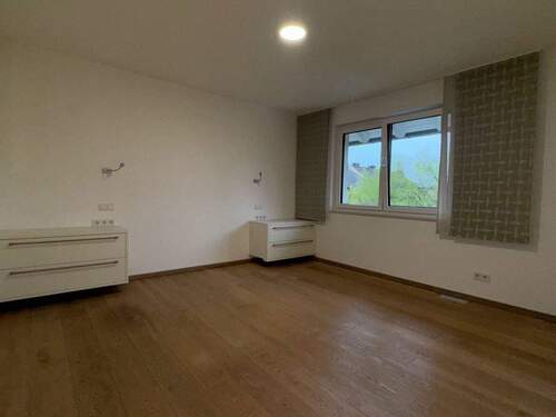 18_OG Zimmer Gartenseite - 