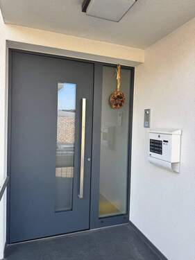 3_Haustür - 6 Zimmer Reihenendhaus in Grevenbroich