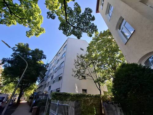 Hausansicht - Etagenwohnung mit 28,10 m² in München zum Kaufen