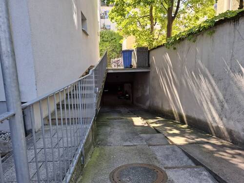 Tiefgaragenzufahrt - 