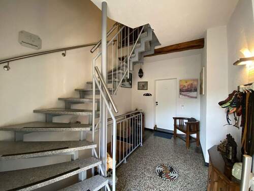 Hausflur Zugang Wohnung 2 + 3 - 