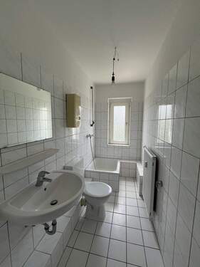 Badezimmer 1 - 5 Zimmer Etagenwohnung zur Miete in Remscheid